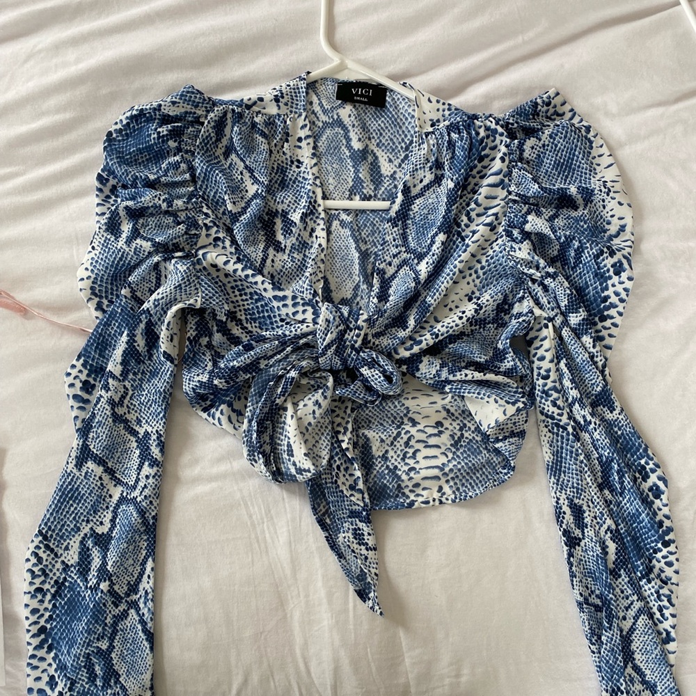 Tie top